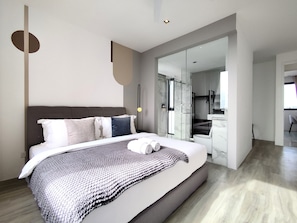 Deluxe Condo, 2 Bedrooms | Iron/ironing board, free WiFi, bed sheets - Lumi Tropicana (Petaling Jaya)