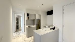Deluxe Condo, 2 Bedrooms | Private kitchen | Microwave, stovetop, cookware/dishes/utensils, freezer