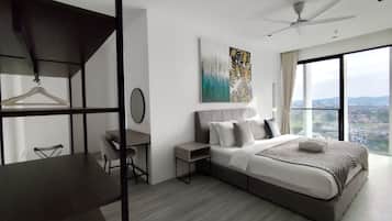 Deluxe Condo, 3 Bedrooms | 3 bilik tidur, seterika/papan seterika, Wi-fi percuma, cadar katil