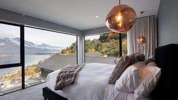 5 bedrooms, desk, iron/ironing board, free WiFi