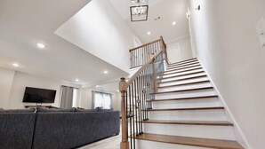 Interior - BRAND NEW LISTING - Northside Cottage (Hendersonville)