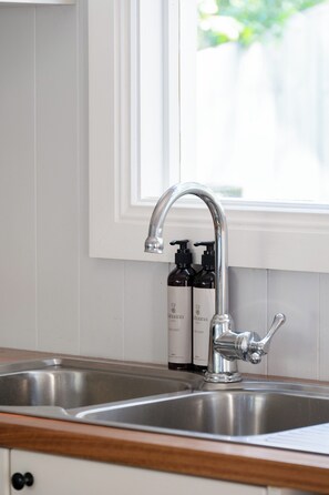 Interior - "Sea & Easy" – Ocean Views & Walk to Shops (Copacabana)