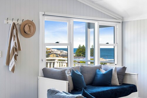 "Sea & Easy" – Ocean Views & Walk to Shops