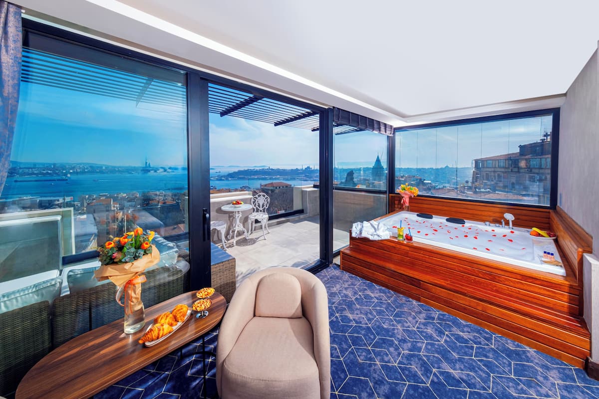 Camera luna di miele | Biancheria da letto di alta qualità, minibar, cassaforte in camera