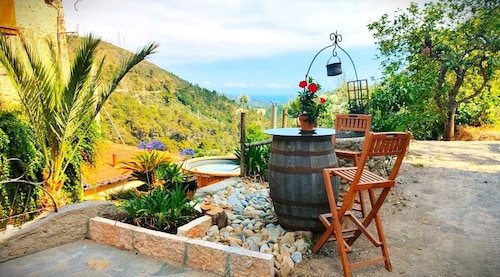 Landhaus mit Pool und Meerblick