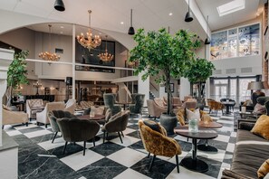 Coin salon dans le hall