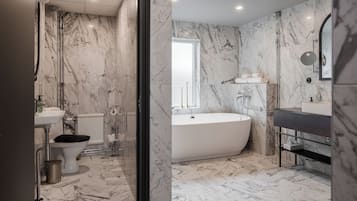 Suite | Badezimmer | Haartrockner, Handtücher