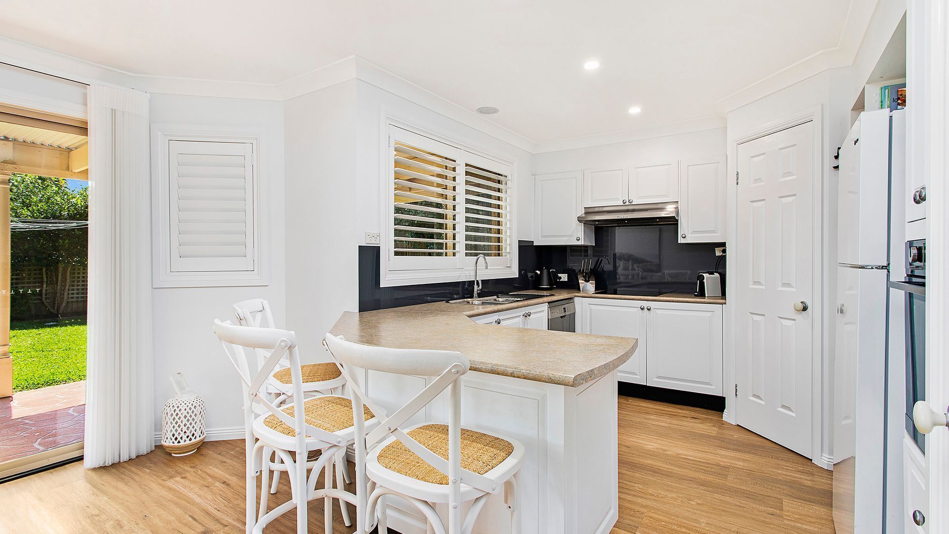 ثلاجة، ميكروويف، فرن، موقد طهي مسطح