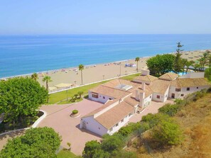 On the beach - Castle Beach House. Luxury beachfront villa (Malaga)