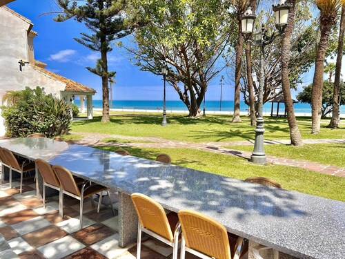 Castle Beach House. Luxury beachfront villa