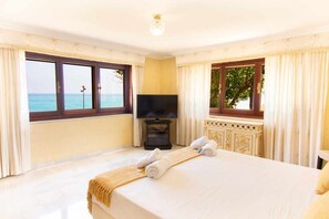 11 chambres, fer et planche à repasser, Wi-Fi, draps fournis