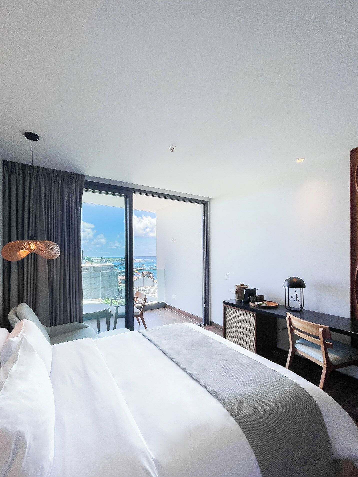 Quarto, 1 cama King, vista para a cidade | Roupas de cama de algodão egípcio, roupas de cama premium, frigobar