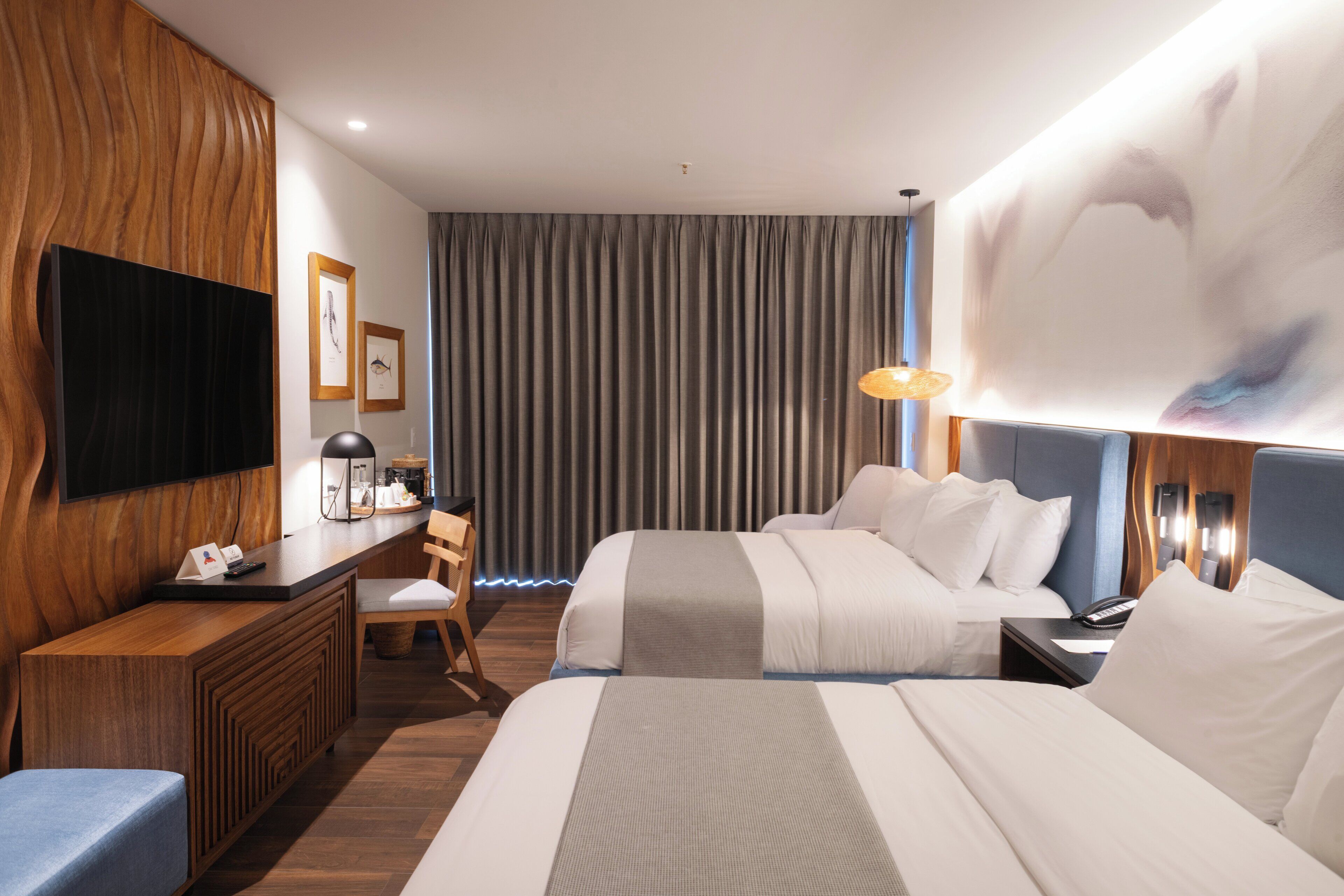 Draps en coton égyptien, literie de qualité supérieure, minibar, bureau