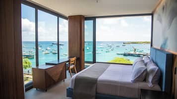 Suite, 1 King Bed (Kicker Rock)