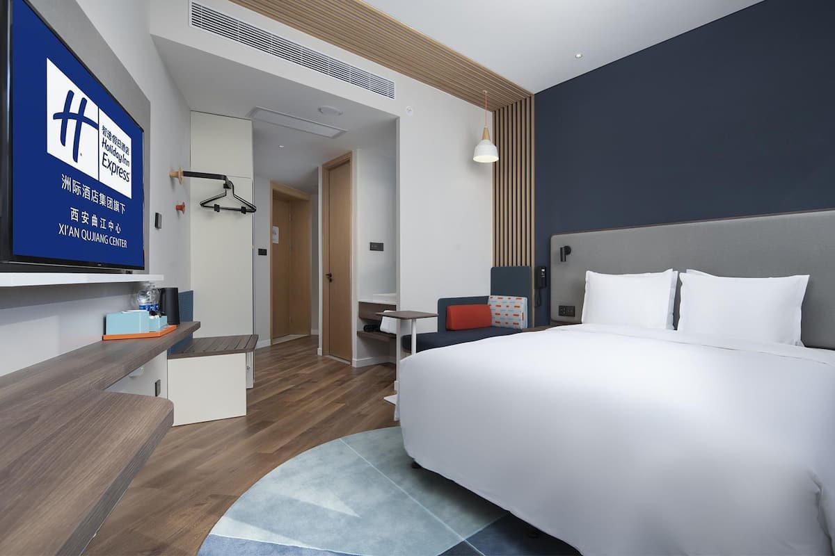 Standard Room, 1 King Bed (Extra Floor Space) | Soundproofing, free WiFi, bed sheets