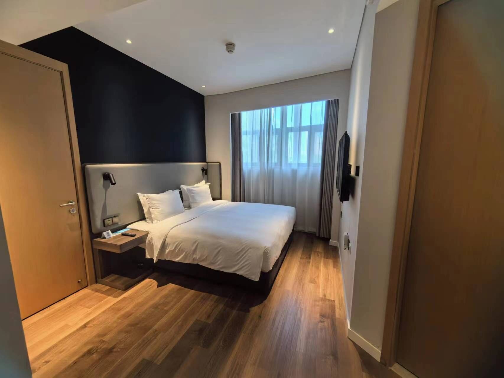 客房, 1 张特大床, 无障碍 | 隔音、免费 WiFi、床单