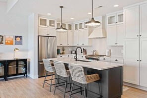 Townhome, 5 Bedrooms | Private kitchen | Fridge, oven, coffee/tea maker, toaster