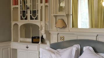 Free minibar, in-room safe, desk, laptop workspace