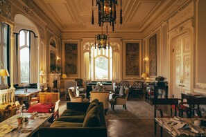 Lobby sitting area - Oakley Court (Windsor)