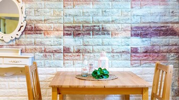 基础客房, 1 间卧室 (A303) | 1 多间卧室、免费 WiFi