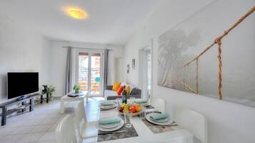 Apartemen Keluarga, beberapa kamar (Central Love) | Tempat makan