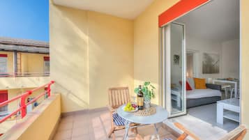 Apartemen Keluarga, beberapa kamar (Central Love) | Teras/patio