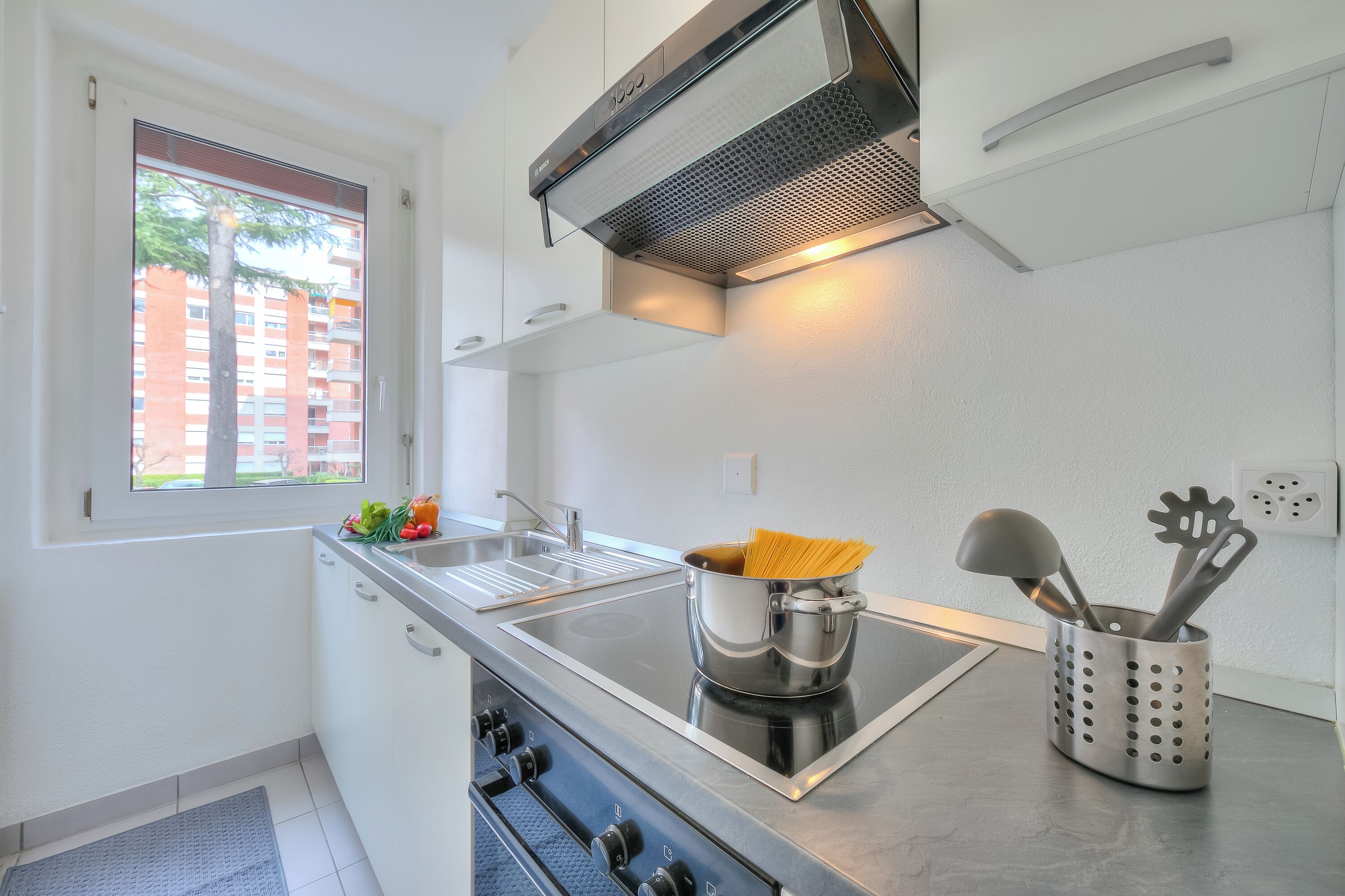 Departamento familiar, varias habitaciones (Casa Glicine) | Cocina privada | Refrigerador, microondas, horno y parrilla de estufa 