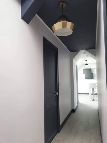 T2 meublé avec déco sobre et épurée à 5 minutes de la gare