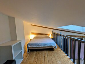 3 bedrooms, iron/ironing board, travel cot, free WiFi