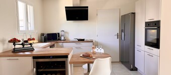 Quiet villa with private pool and air conditioning between Avignon and Luberon