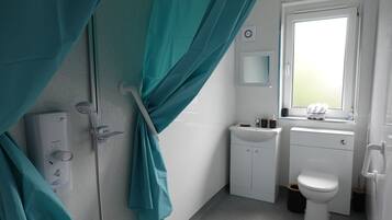 Superior Apartment | Bathroom | Hair dryer, shampoo