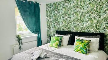 4 bedrooms, bed sheets