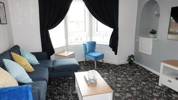 Superior Apartment | Living area | TV