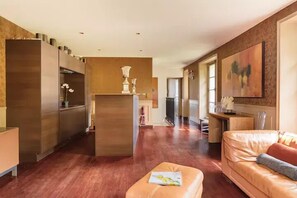 Deluxe Cottage | Desk, iron/ironing board, free WiFi