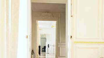 Grand Villa, 3 Bedrooms, Pool Access, Park View | Living area