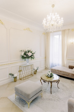 Grand Villa, 3 Bedrooms, Pool Access, Park View | Living area - Le Château d'Hardricourt (Hardricourt)