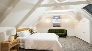 6 bedrooms, iron/ironing board, free WiFi, bed sheets - Yarrawong Farm, near Berry (Jaspers Brush)