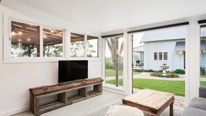 TV, fireplace, Netflix, streaming services