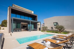 Piscine extérieure, piscine chauffée