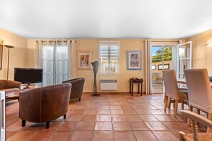 Télévision, chaîne hi-fi