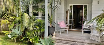 Manly oasis - wonderful street in manly - perfect place to stay, free parking