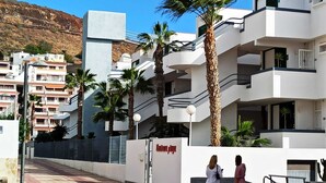 A modern building with multiple balconies and palm trees. - Azahara III Studio, Playa Las Vistas with wonderful seaview (Playa de la Américas)