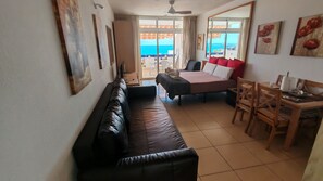 Coffres-forts dans les chambres, bureau, fer et planche à repasser