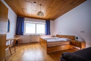7 bedrooms, travel cot, WiFi, bed sheets - Cozy pension Sonnenhaus (Gundersheim)