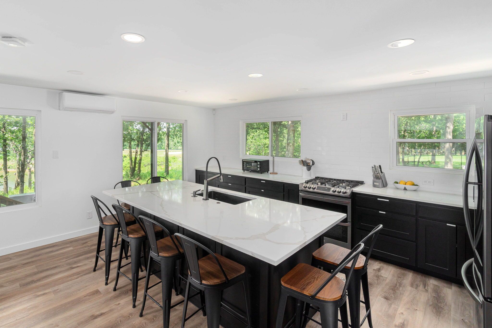 ثلاجة، ميكروويف، فرن، موقد طهي مسطح