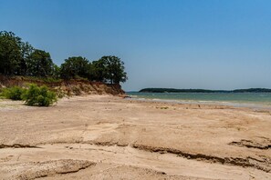 Una spiaggia nelle vicinanze