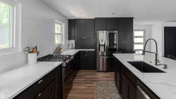 Frigorífic, microones, forn i placa de cuina