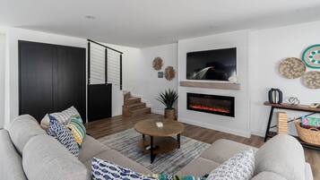 Smart TV, fireplace