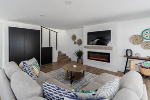 Smart TV, fireplace