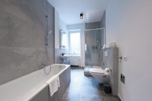 Deluxe Suite | Bathroom - Nurban Apartments City 2 (Nuremberg)